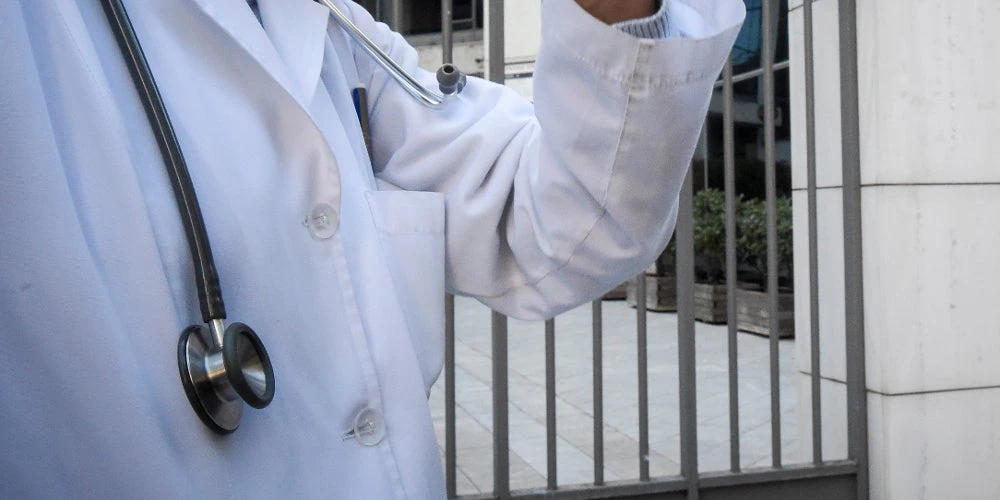 Σοκ: Φεύγουν 1.500 γιατροί κάθε χρόνο από την Ελλάδα